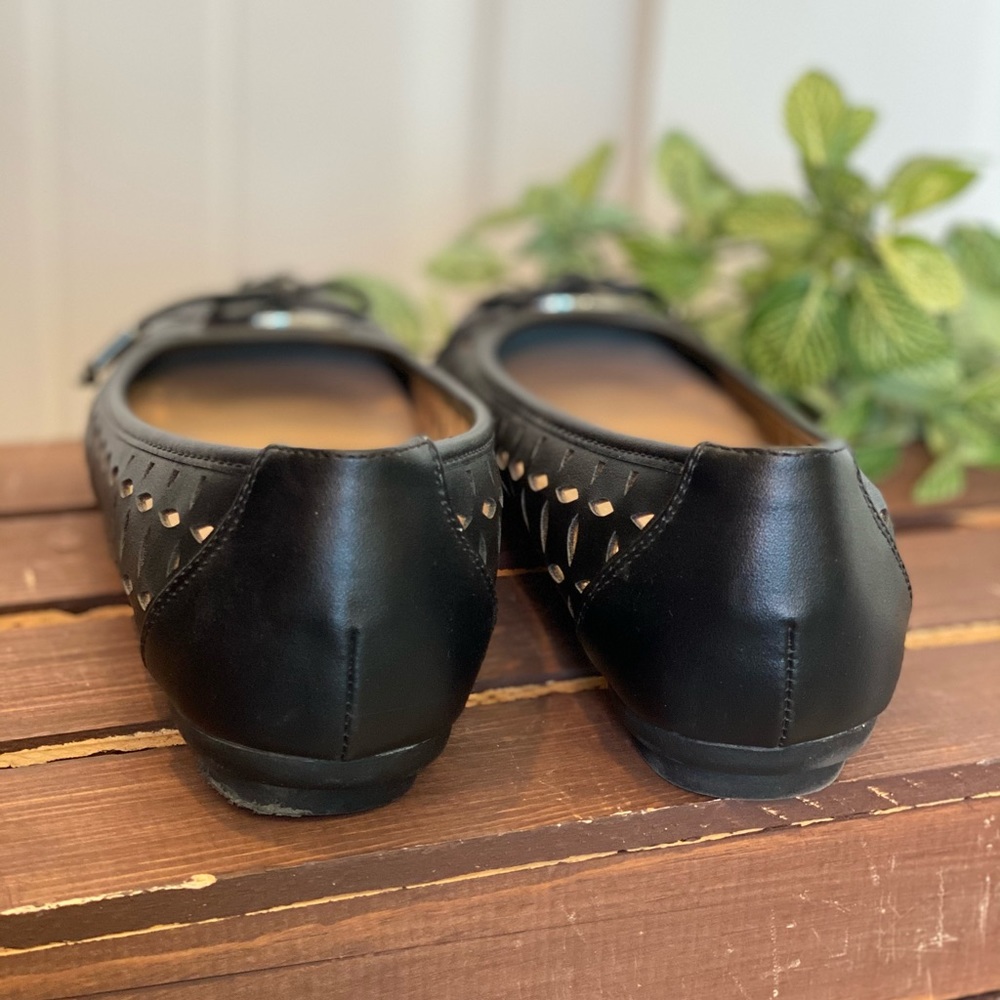 Like New! Comfortable Cloudwalker Cutout Flats - image 7
